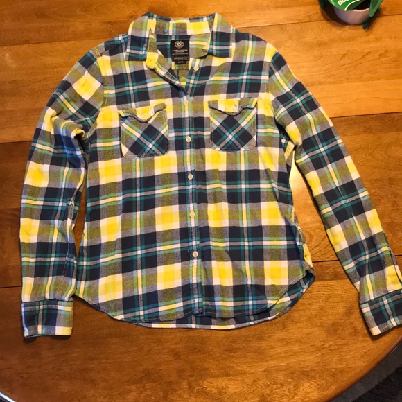 American Eagle Outfitters Tops - ⭐️2/$10 American Eagle Favorite Fit Large Flannel